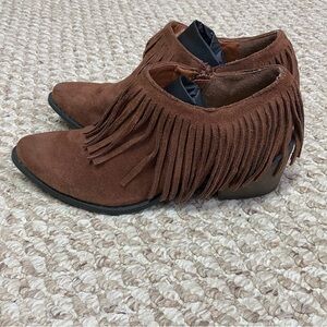 COCONUTS "BAYOU" FRINGED BOOTIES BOOTS - SIZE 7